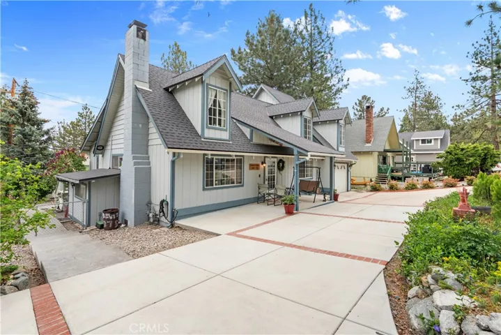 Side view /driveway
