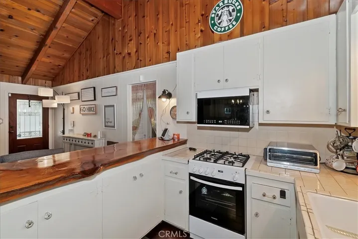 2452 Spring, Running Springs, California 92382