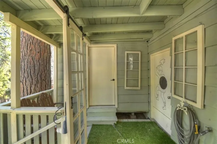 Hallway to outside studio - bedroom 3