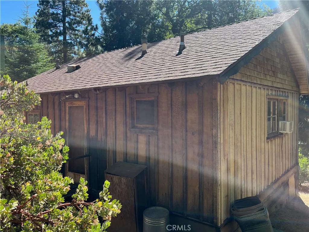 CABIN BACK