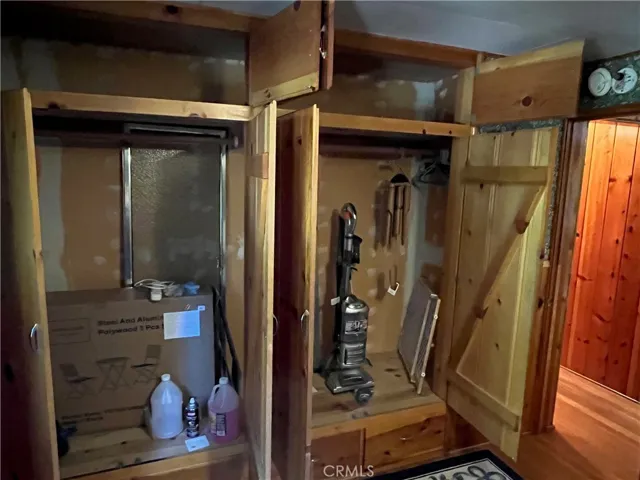 BEDROOM CLOSTE OPEN