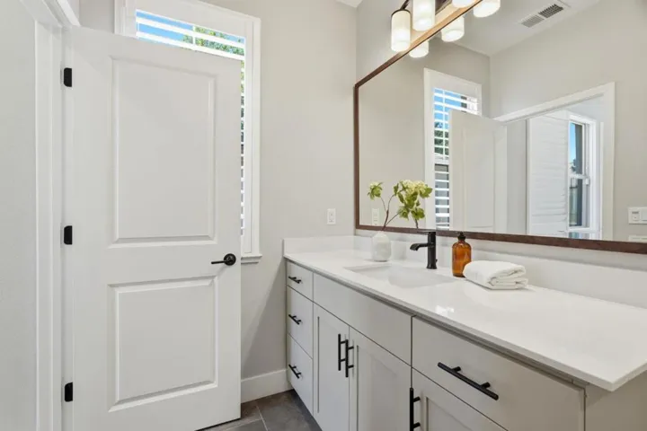 560 Saint Remi Terrace 1, Sunnyvale, California 94085