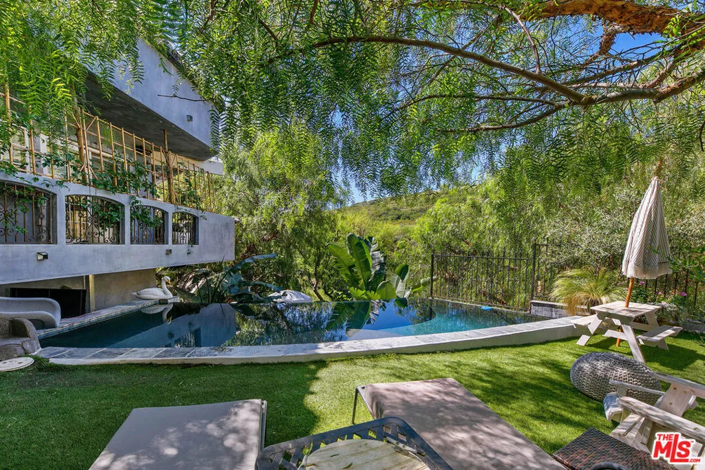 2851 Seabreeze Dr