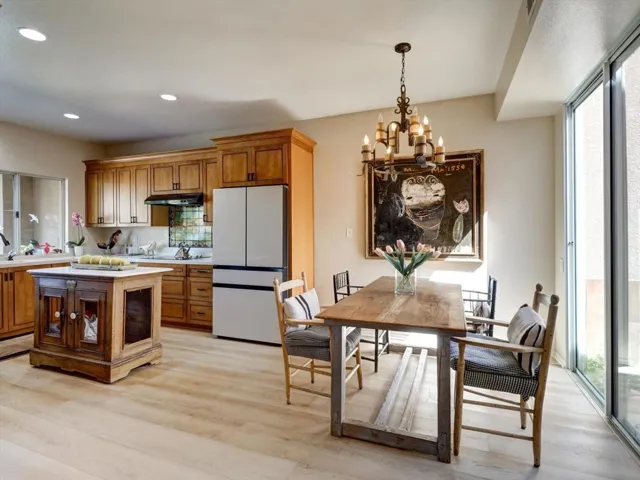 Light Filled-Breakfast Nook
