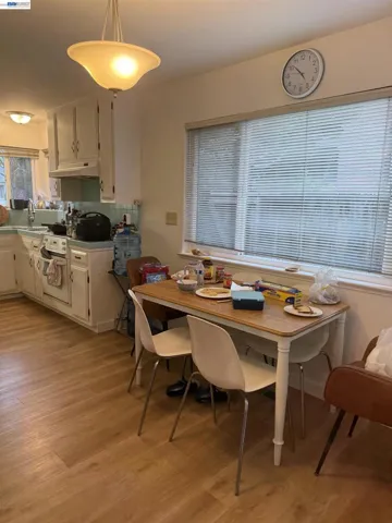 dining area in unit 637