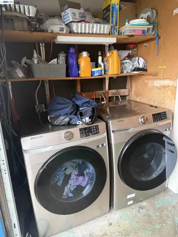 Laundry in garage unit 637