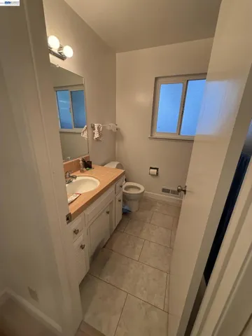 Primary bathroom in unit 637