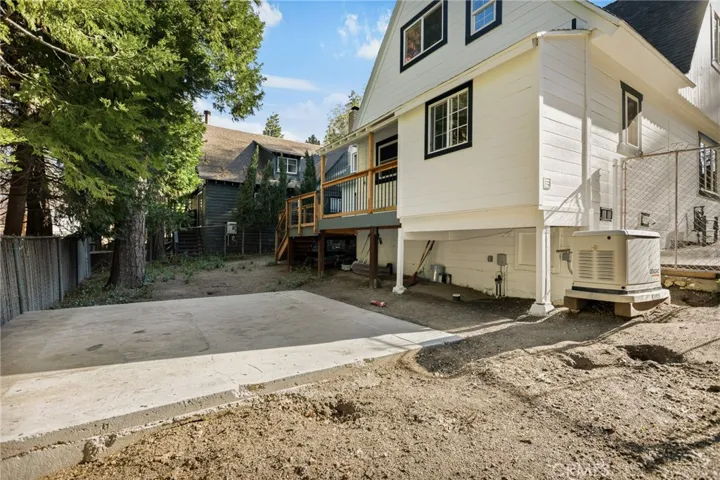 230 Hemlock Drive, Lake Arrowhead, California 92352