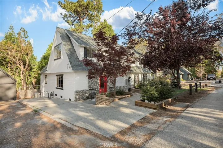 230 Hemlock Drive, Lake Arrowhead, California 92352