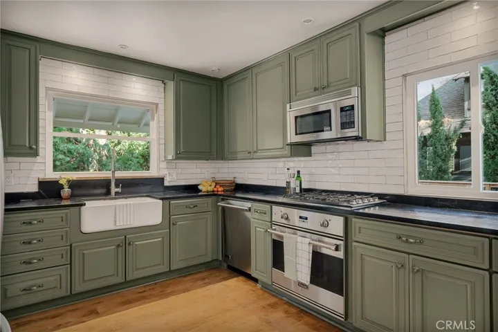 230 Hemlock Drive, Lake Arrowhead, California 92352