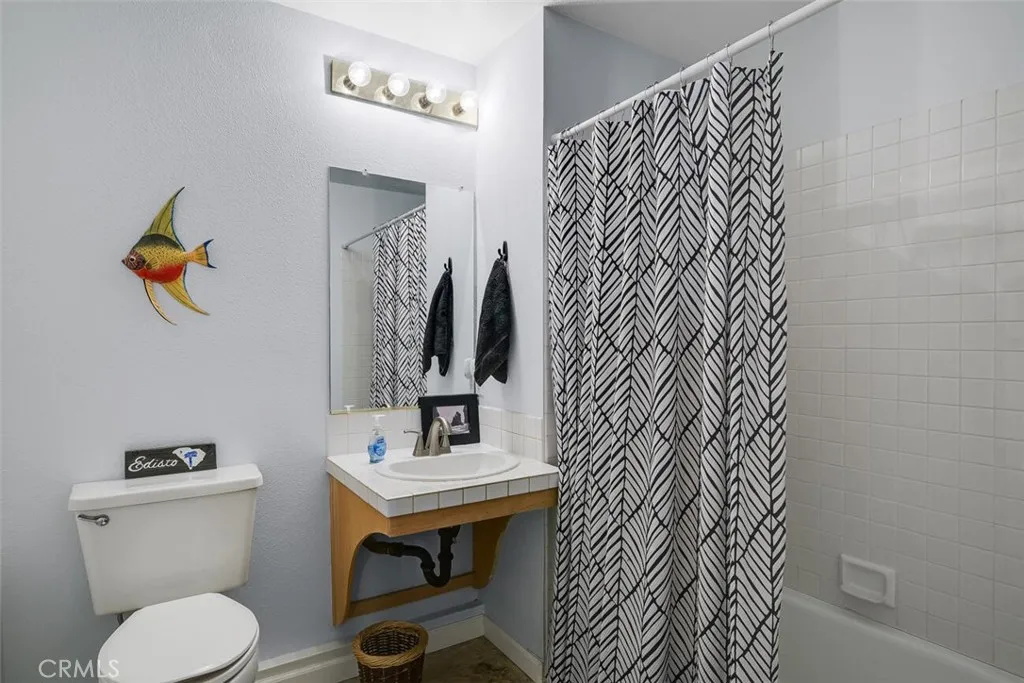 Main Floor Full Bath
