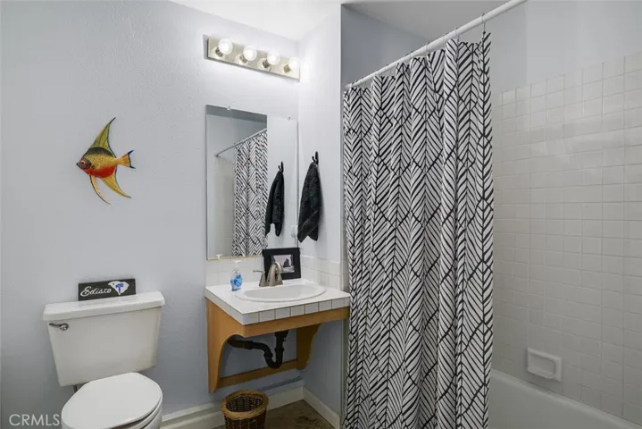 Main Floor Full Bath