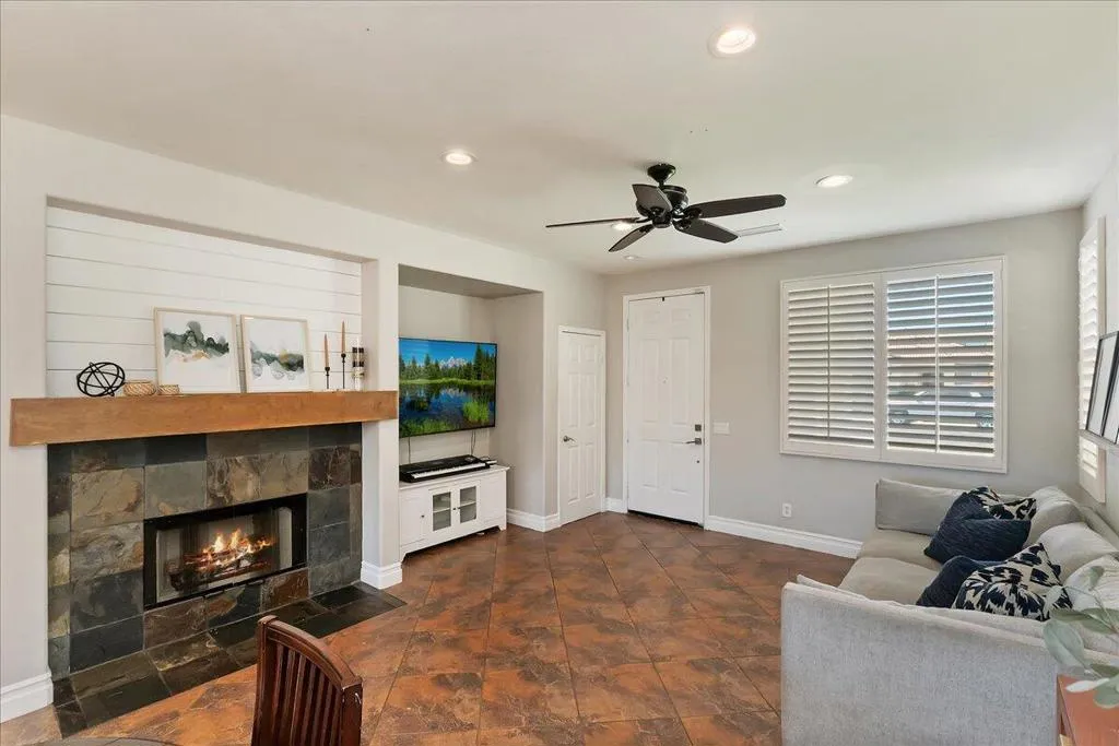 07-Living Room