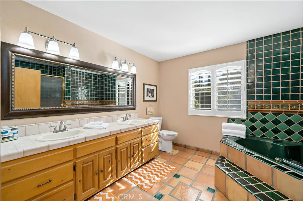 Downstairs full bathroom
