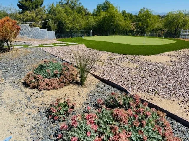 Putting green area