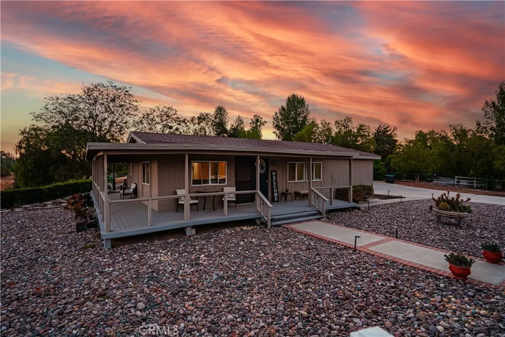 Guest house with 3 beds/2 baths