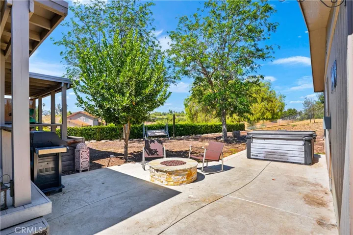 Spa, fireplace, BBQ, swing, and horse shoes