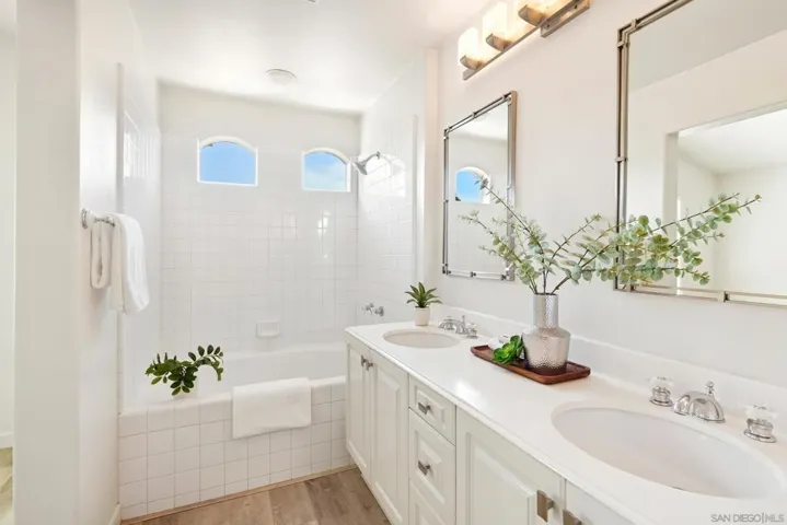 3696 Ruette De Ville, San Diego, California 92130