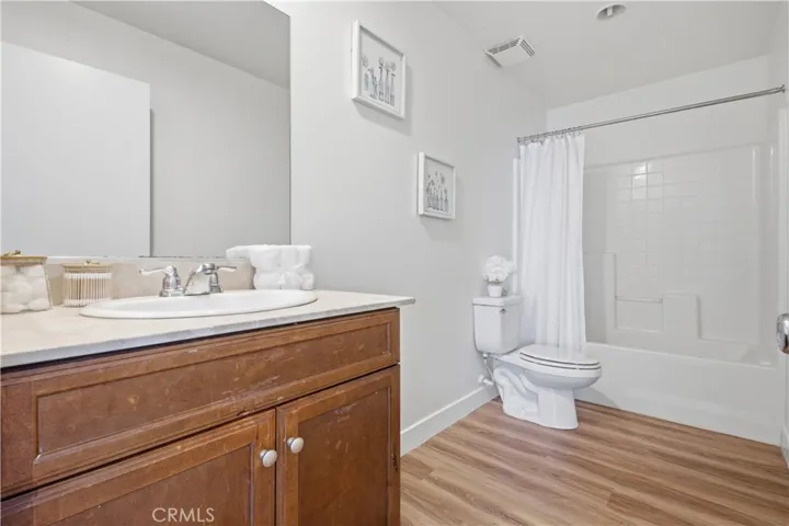 UPSTAIRS HALLWAY BATHROOM #2