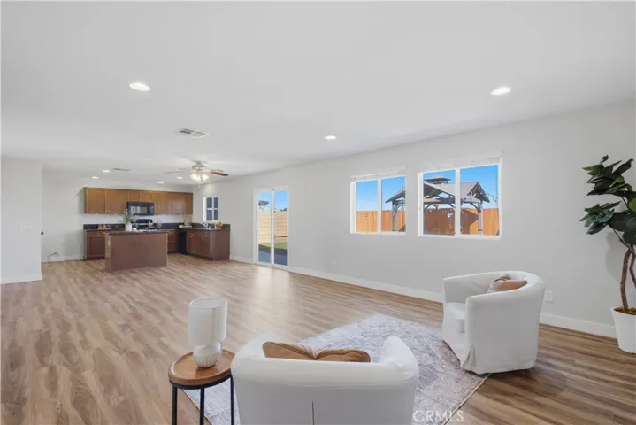 OPEN FLOOR LIVINGROOM, DININGROOM, AND KITCHEN