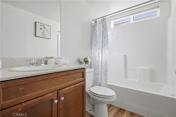 DOWNSTAIRS BATHROOM #1