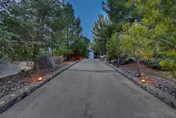 3725 Via Cielo Azul, Alpine, California 91901