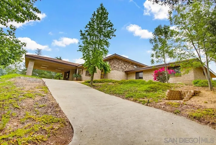 3725 Via Cielo Azul, Alpine, California 91901