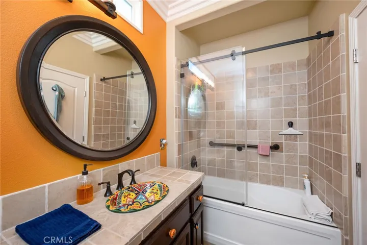 Elegant Combination Shower Tub in Guest Bathroom
