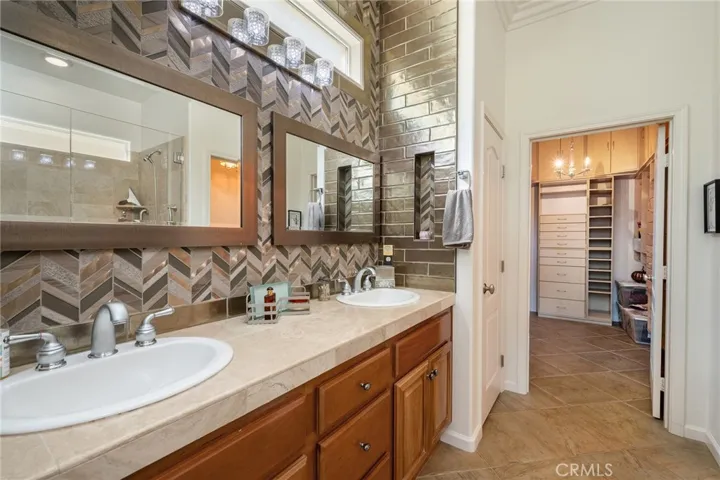 Dual sinks in Primary Suite