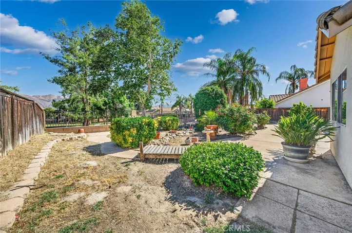 1137 Avenida Roundelay, San Jacinto, California 92583