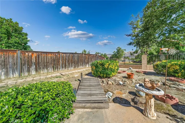 1137 Avenida Roundelay, San Jacinto, California 92583