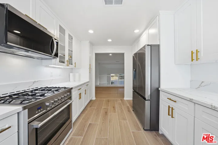 25715 Wagner Way B, Stevenson Ranch, California 91381