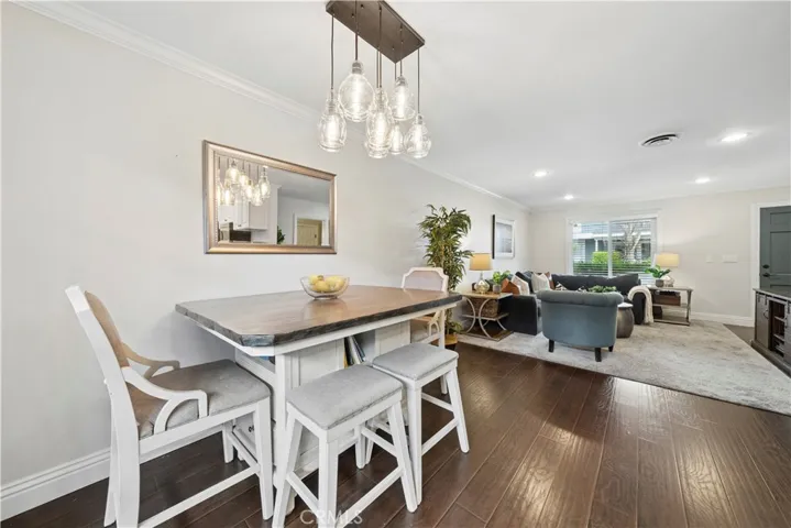Dining &​​‌​​​​‌​​‌‌​​‌​​​‌‌​​​‌​​‌‌​​‌‌​​‌‌​​​​ Living