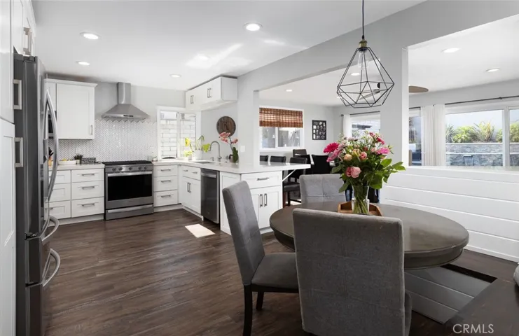 Kitchen w/ Bench Seating Knook Area