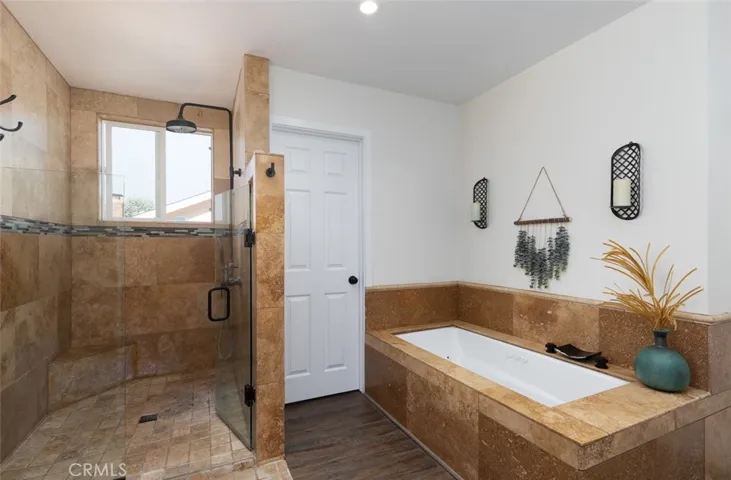 Primary Full Bath w/ Tub