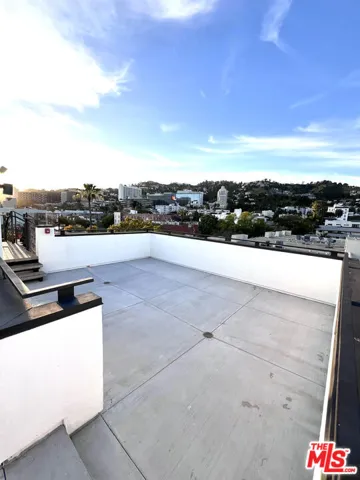 PRIVATE ROOFTOP DECK