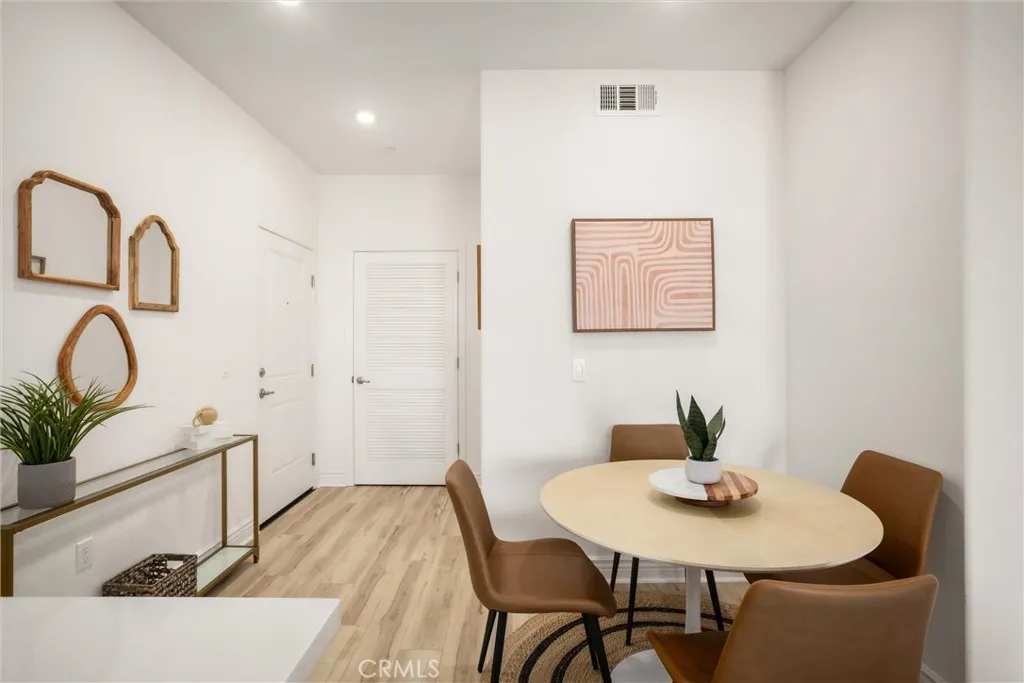 Entry/Dining