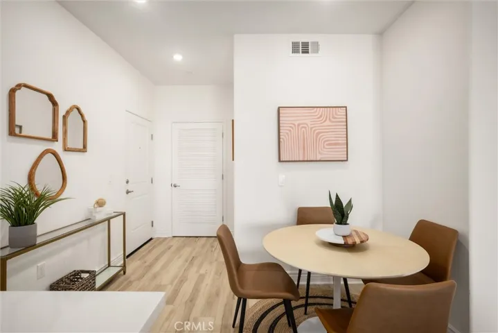 Entry/Dining