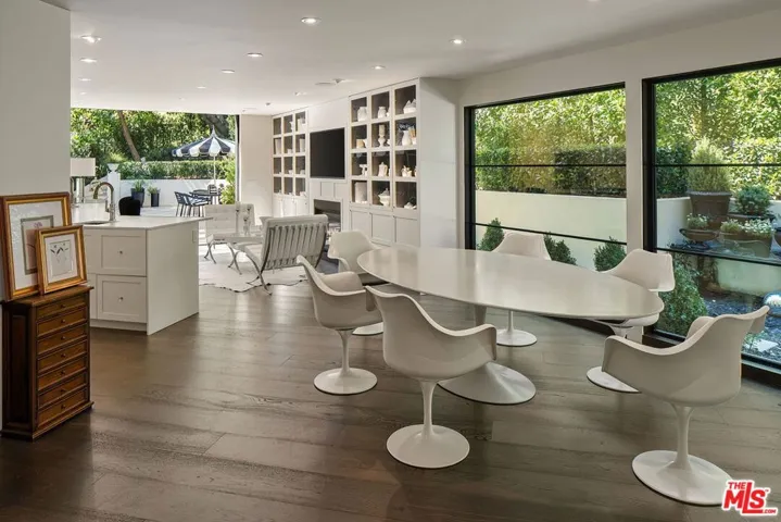 943 Moraga Drive, Los Angeles, California 90049