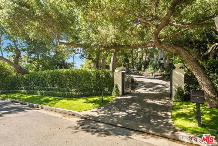 943 Moraga Drive, Los Angeles, California 90049