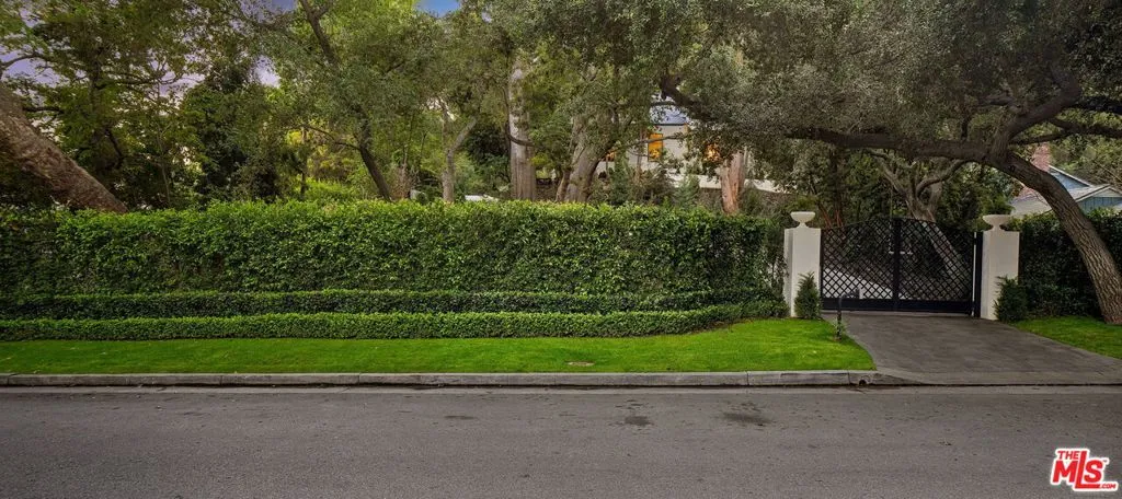 943 Moraga Drive, Los Angeles, California 90049