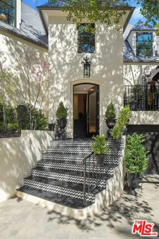943 Moraga Drive, Los Angeles, California 90049