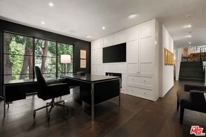 943 Moraga Drive, Los Angeles, California 90049