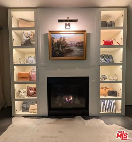 943 Moraga Drive, Los Angeles, California 90049