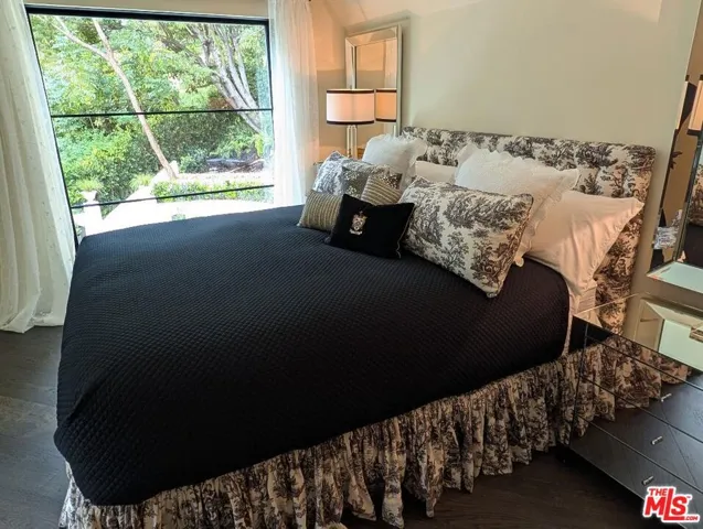 943 Moraga Drive, Los Angeles, California 90049