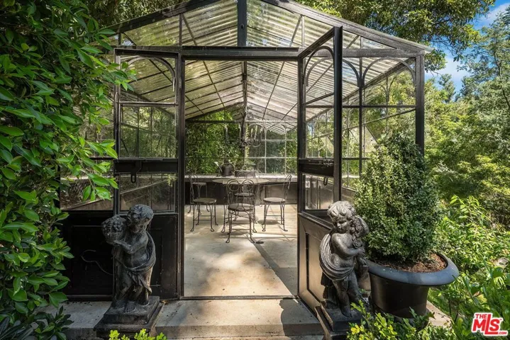 943 Moraga Drive, Los Angeles, California 90049