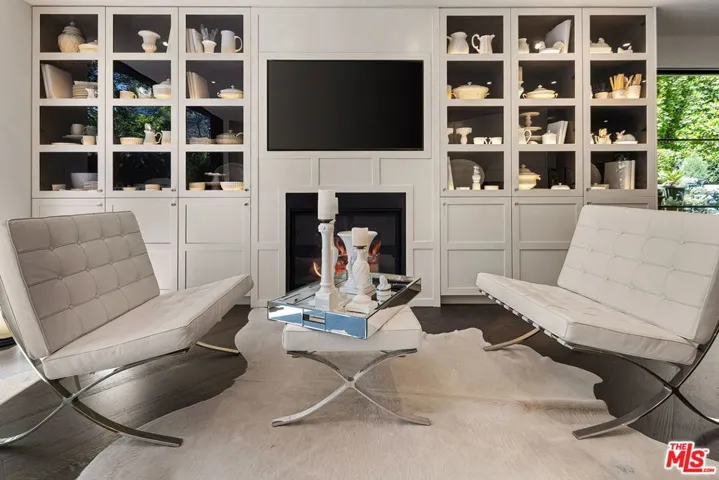943 Moraga Drive, Los Angeles, California 90049