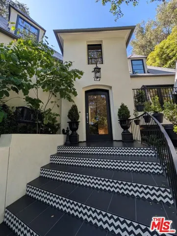 943 Moraga Drive, Los Angeles, California 90049