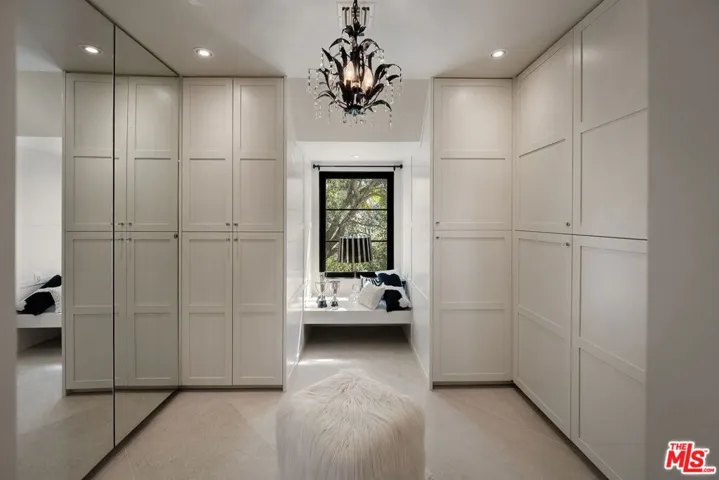 943 Moraga Drive, Los Angeles, California 90049