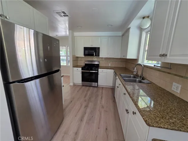 17840 Tarzana Street, Encino, California 91316